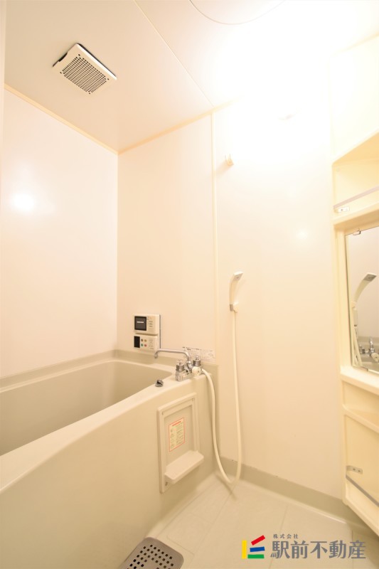 バス・シャワールーム　浴室に給湯パネルが☆