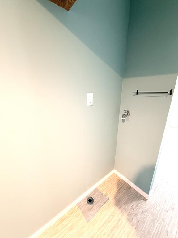 その他設備　充分スペースの洗濯機置場&タオル掛け！