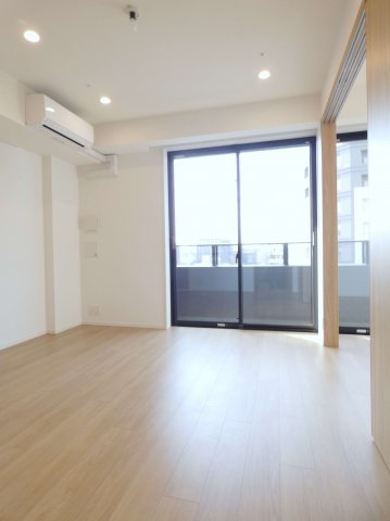 居室・リビング　※別部屋の参考写真です。