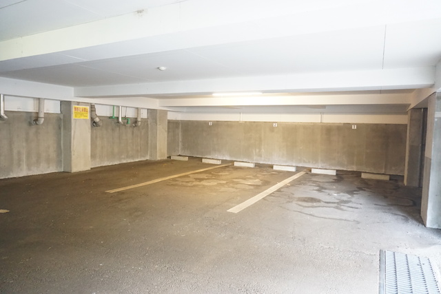 駐車場　屋内駐車場