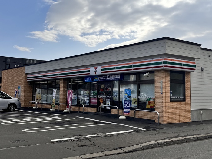 コンビニ　セブンイレブン（コンビニ）まで480m