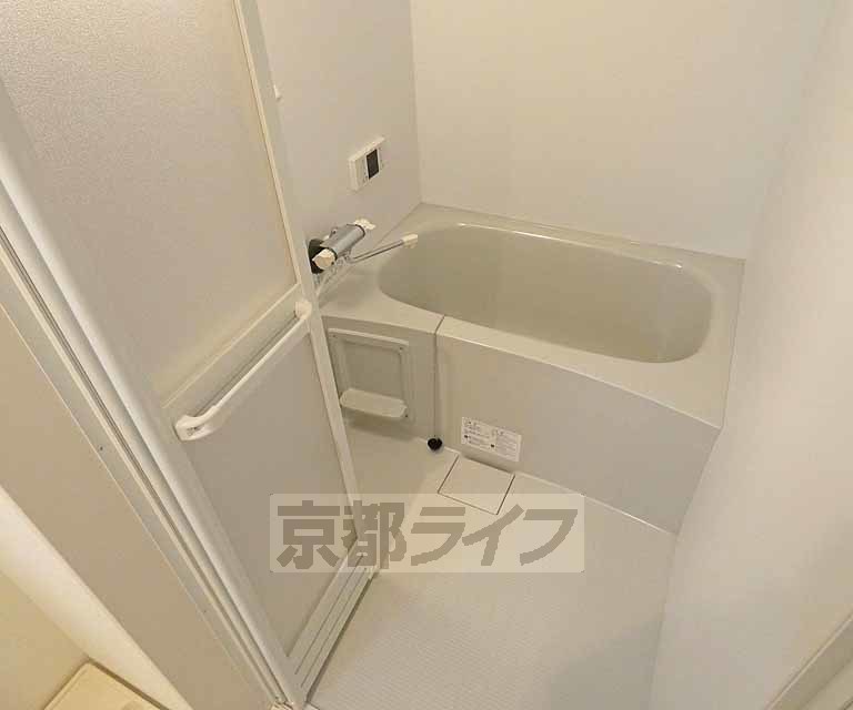 バス・シャワールーム　ゆったりとした浴槽。