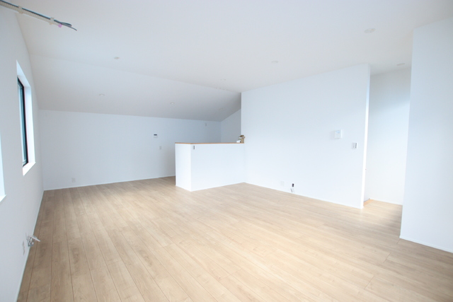 居室・リビング　【ＬＤＫ２３帖】※建築中の写真です