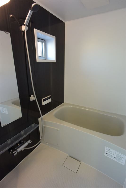 バス・シャワールーム　落ち着いた空間のお風呂です