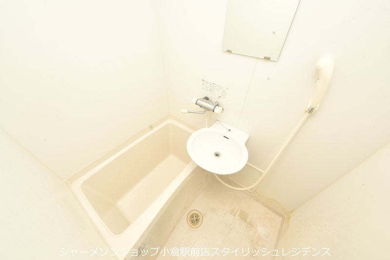 バス・シャワールーム　写真と異なる場合は現況を優先します