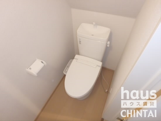 トイレ　他のお部屋の参考写真になります。
