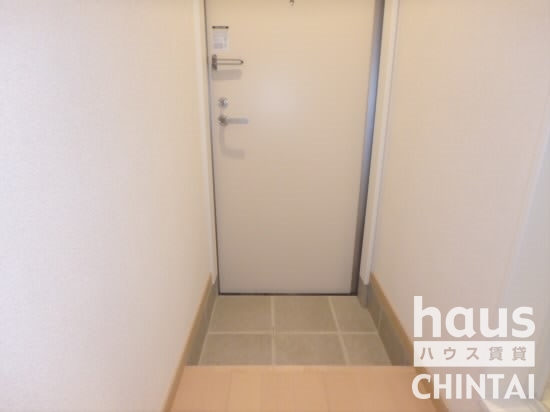玄関　他のお部屋の参考写真になります。