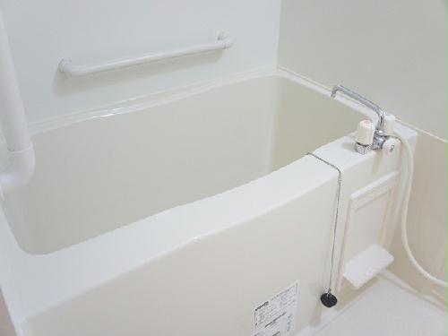 バス・シャワールーム　浴室乾燥機付で、雨の日も室内干しが出来ます！