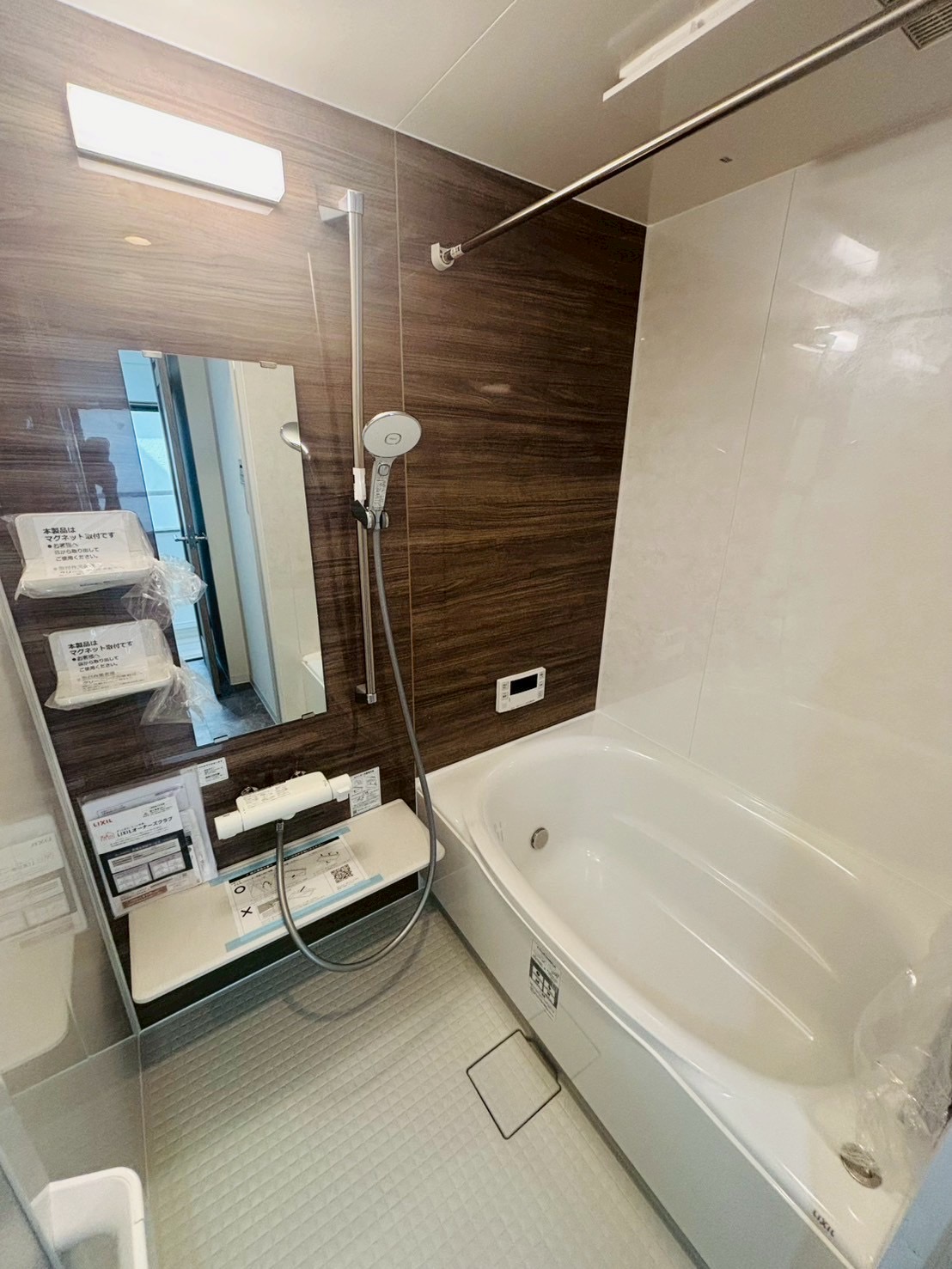 バス・シャワールーム　嬉しい浴室換気暖房乾燥機つきのお風呂♪