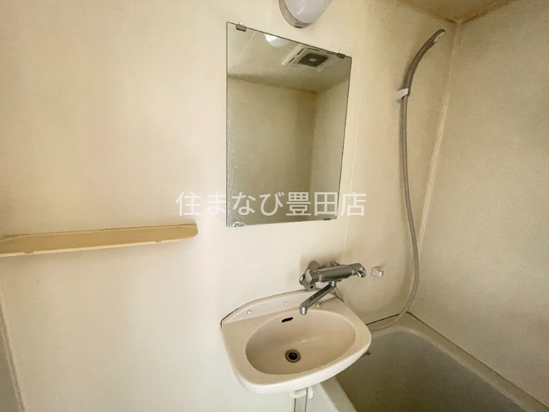 洗面設備　別室同型写真