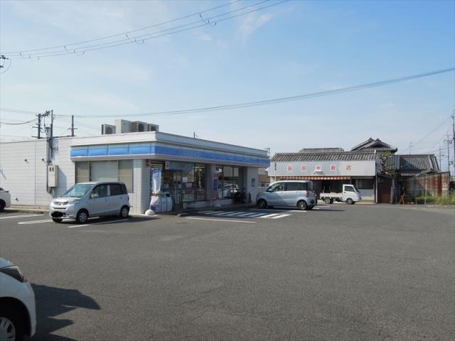コンビニ　ローソン（コンビニ）まで820m
