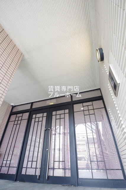 建物外観　インパクトのある外観ですね！