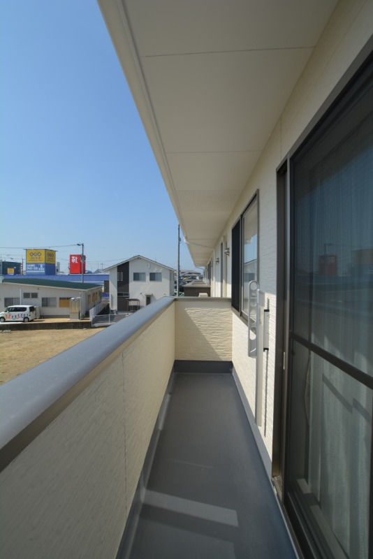 バルコニー　ベランダ南向きで日当たり良好