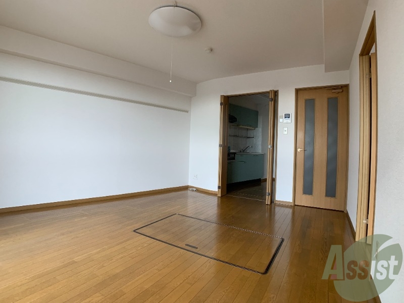 居室・リビング　こちらはリビング。広々としていて開放感がありますね。