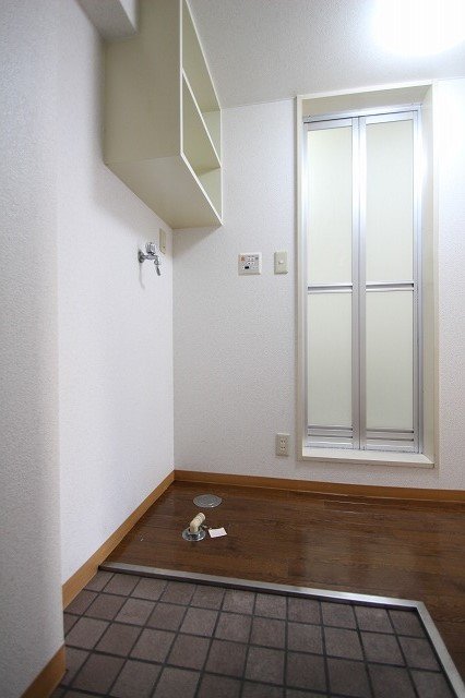 玄関　同物件、別号室のものです。