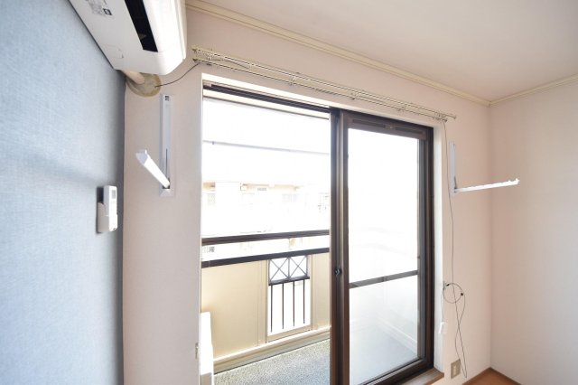 その他設備　収納式の室内物干し設備