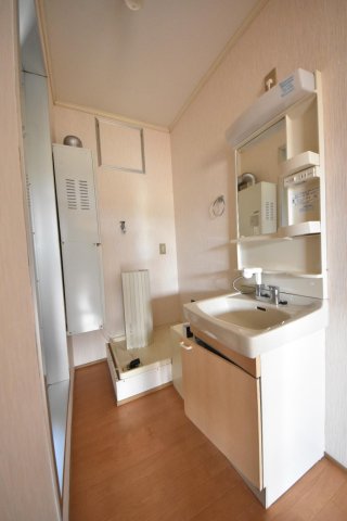 洗面設備　シャンプードレッサーの独立洗面台