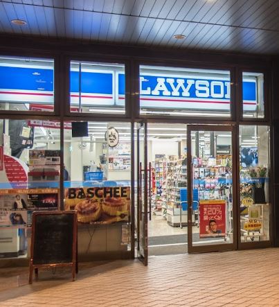 コンビニ　ローソン港赤坂九丁目店（コンビニ）まで77m