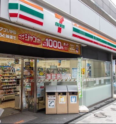 コンビニ　セブン－イレブン赤坂６丁目店（コンビニ）まで317m
