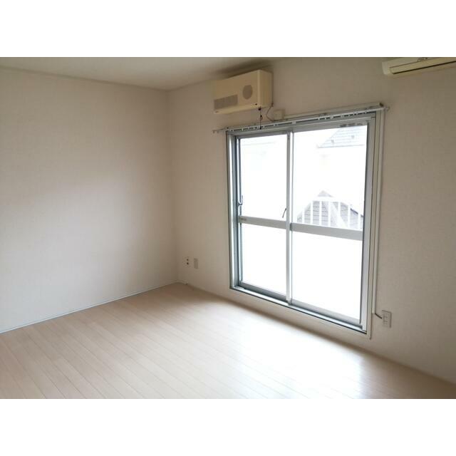 居室・リビング　明るい南向きのリビング