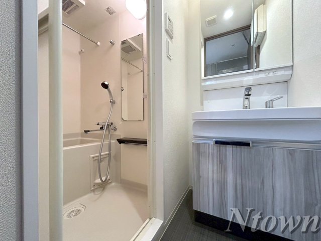 洗面設備　広い洗面スペース