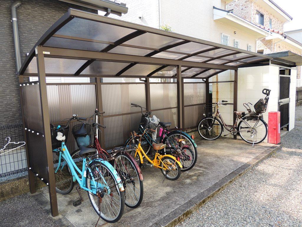 その他　セジュールモトハシの屋根付き駐輪場です。