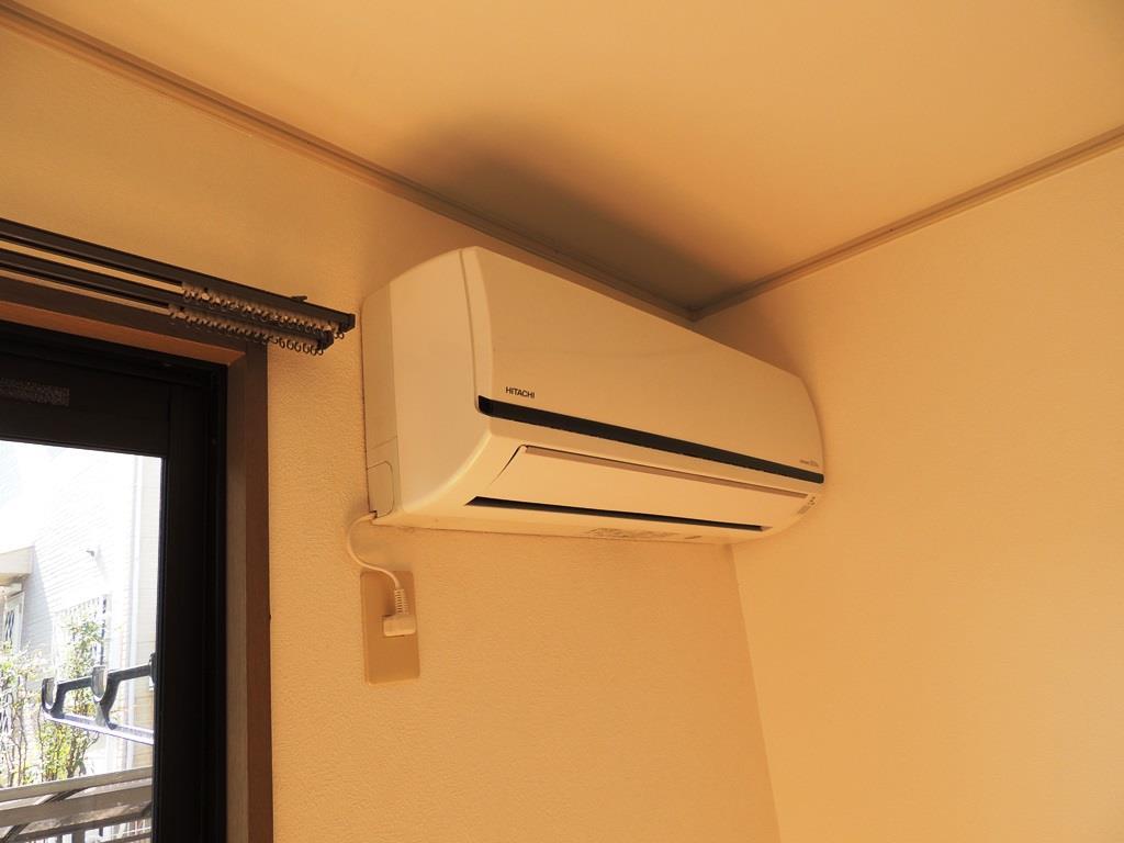 その他　リビングにエアコンが1台ついています。