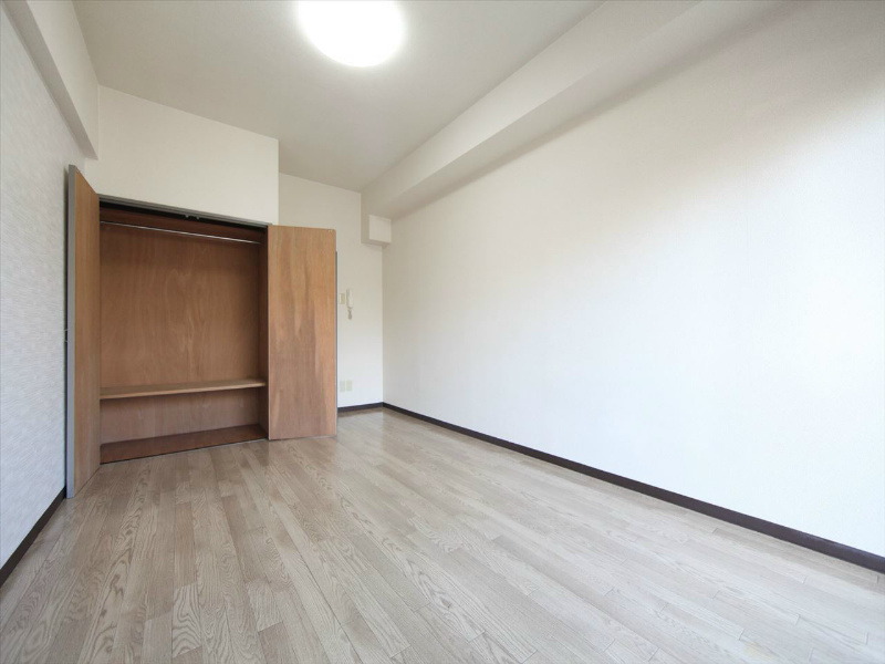 居室・リビング　洋室8.5帖　クローゼット付（収納充実してます）