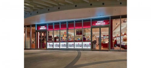 スーパー　成城石井 東京ガーデンテラス紀尾井町店（スーパー）まで677m