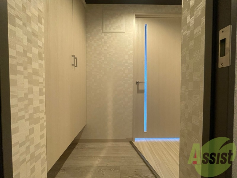 玄関　玄関です。すぐ広いリビングにつながっています。