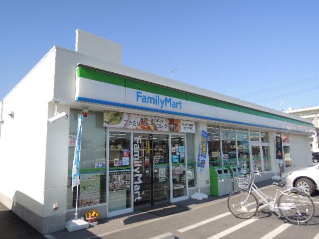 コンビニ　ファミリーマート（コンビニ）まで500m