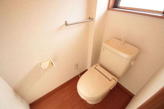 トイレ　※別室の参考写真の為、現況優先です。