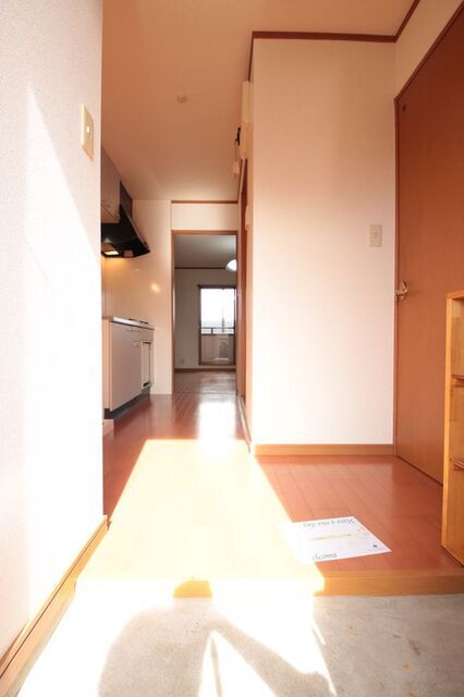 玄関　※別室の参考写真の為、現況優先です。