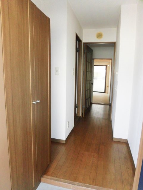 玄関　※他の号室写真になります。