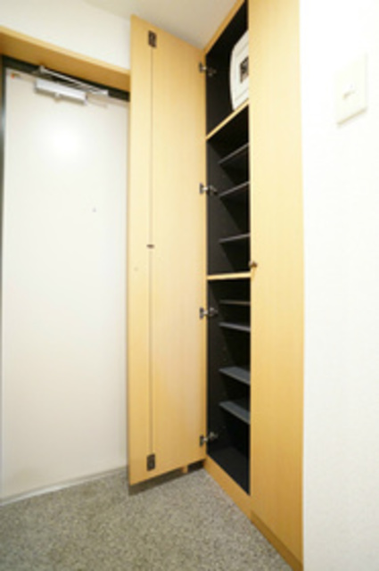 玄関　参考写真（同建物別部屋のものです）