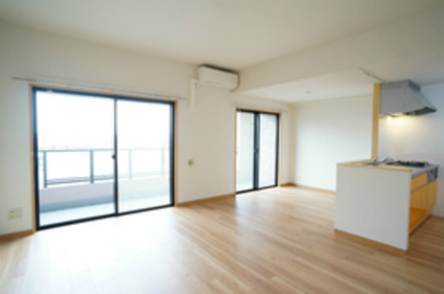 居室・リビング　参考写真（同建物別部屋のものです）