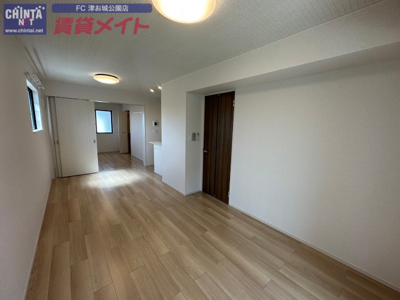 居室・リビング　同型反転タイプ画像