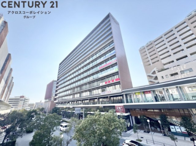 建物外観　オートロック付き　充実した共有スペースもあります☆