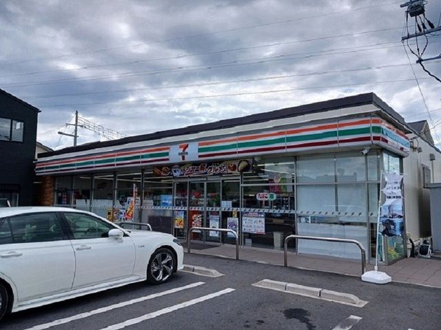 コンビニ　セブンイレブン近江八幡鷹飼町店（コンビニ）まで300m