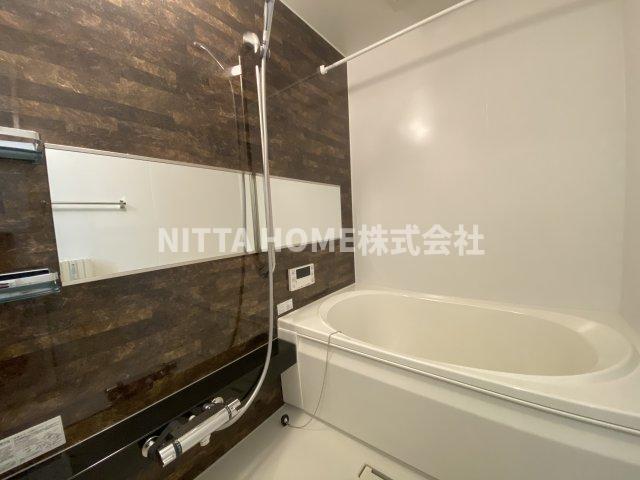 バス・シャワールーム　追い焚きや浴室乾燥機能がついています＊