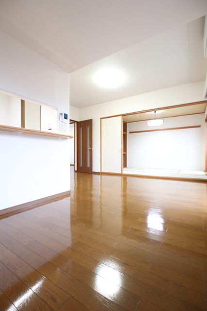 居室・リビング　１２．４帖　リビングダイニングキッチン※照明は設備ではありま