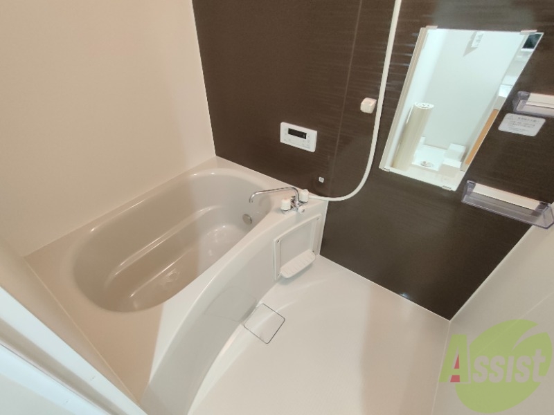 バス・シャワールーム　お風呂は追い炊き機能付きでいつでも温かいお風呂に入れます！