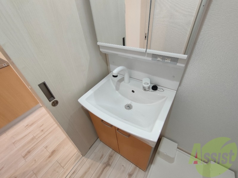 洗面設備　独立洗面台はシャワーヘッド付きで使いやすい！