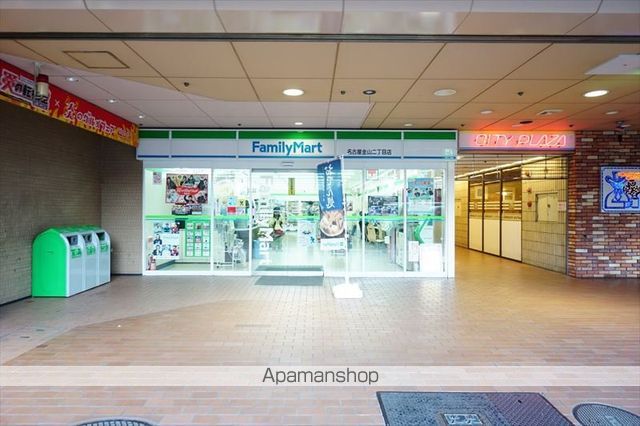 コンビニ　ファミリーマート（コンビニ）まで339m