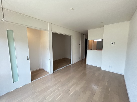 居室・リビング　※同建物別室の写真になります