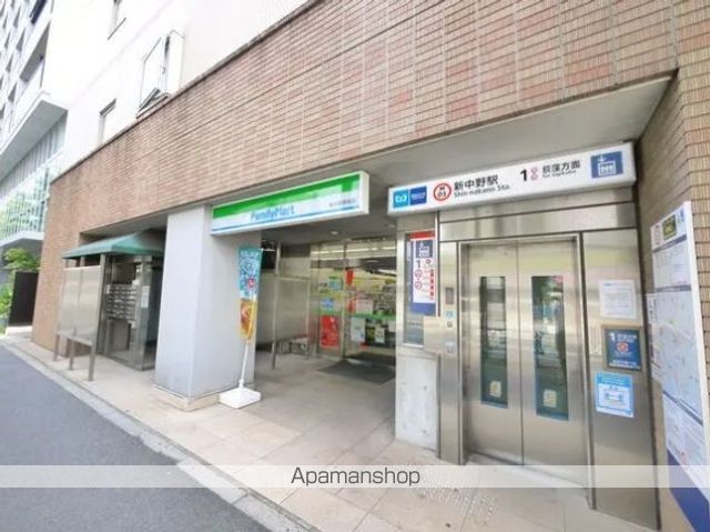 コンビニ　ファミリーマート（コンビニ）まで159m