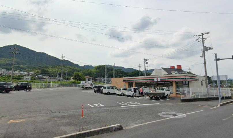コンビニ　セブンイレブン（コンビニ）まで893m
