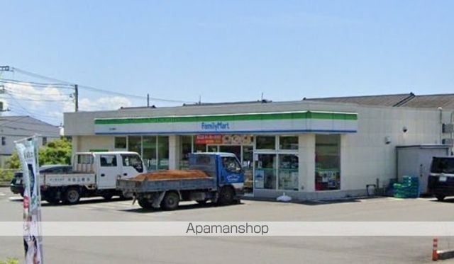 コンビニ　ファミリーマート（コンビニ）まで662m