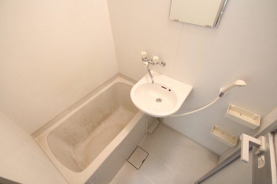 洗面設備　※別号室の写真です