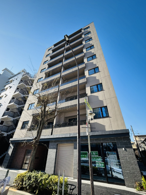 建物外観　山手通りの沿いのスタイリッシュな外観